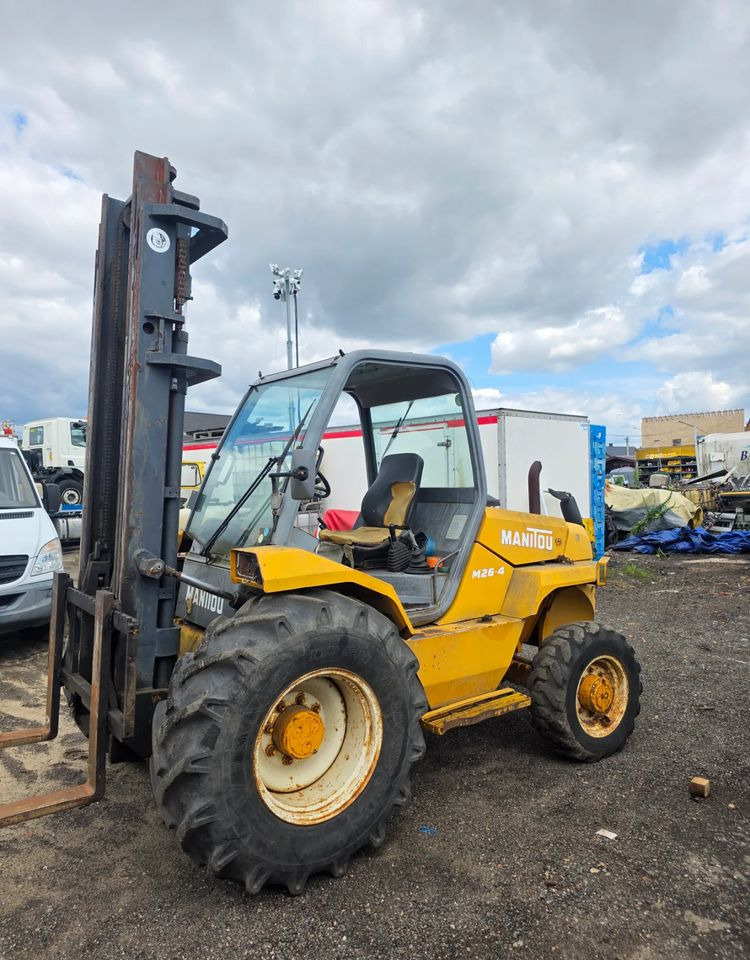 Manitou M26.4 Terenowy 4x4 5,5m - Terepjáró képességű targoncá: 3 kép. Manitou M26.4 Terenowy 4x4 5,5m - Terepjáró képességű targoncá: 3 kép.