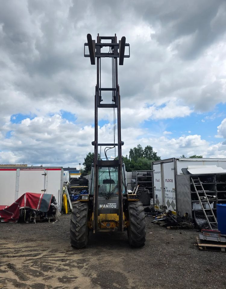 Manitou M26.4 Terenowy 4x4 5,5m - Villás targonca: 1 kép. Manitou M26.4 Terenowy 4x4 5,5m - Villás targonca: 1 kép.