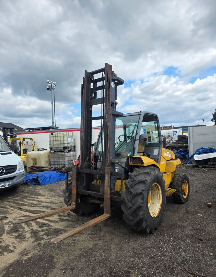 Manitou M26.4 Terenowy 4x4 5,5m - Terepjáró képességű targoncá: 2 kép. Manitou M26.4 Terenowy 4x4 5,5m - Terepjáró képességű targoncá: 2 kép.