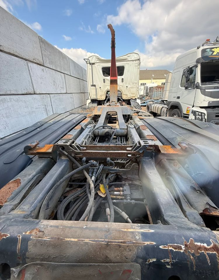 Mercedes-Benz Arocs 2640 - Horgos rakodó teherautó: 4 kép. Mercedes-Benz Arocs 2640 - Horgos rakodó teherautó: 4 kép.