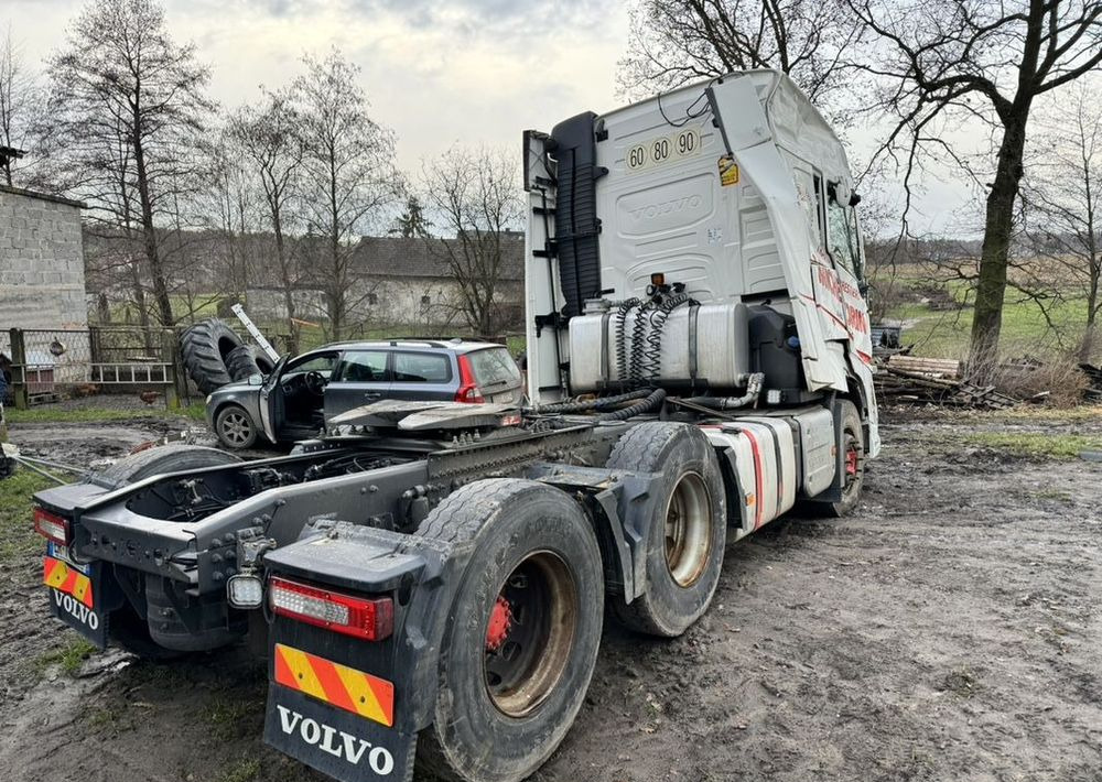 Volvo FH540 - Nyergesvontató: 5 kép. Volvo FH540 - Nyergesvontató: 5 kép.