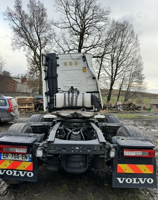 Volvo FH540 - Nyergesvontató: 4 kép. Volvo FH540 - Nyergesvontató: 4 kép.