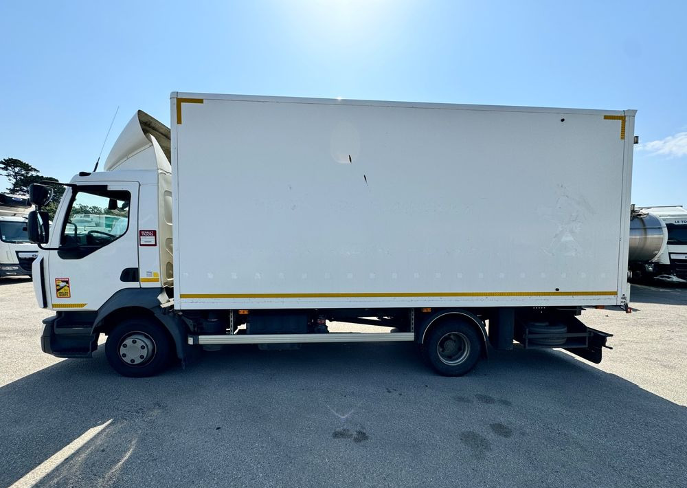 Renault D12 - Platós teherautó: 2 kép. Renault D12 - Platós teherautó: 2 kép.