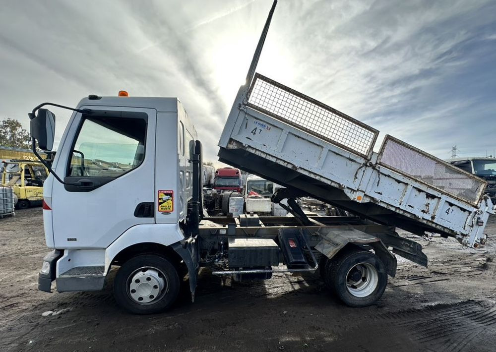 Renault Midlum 135 DXi - Billenőplatós teherautó: 2 kép. Renault Midlum 135 DXi - Billenőplatós teherautó: 2 kép.