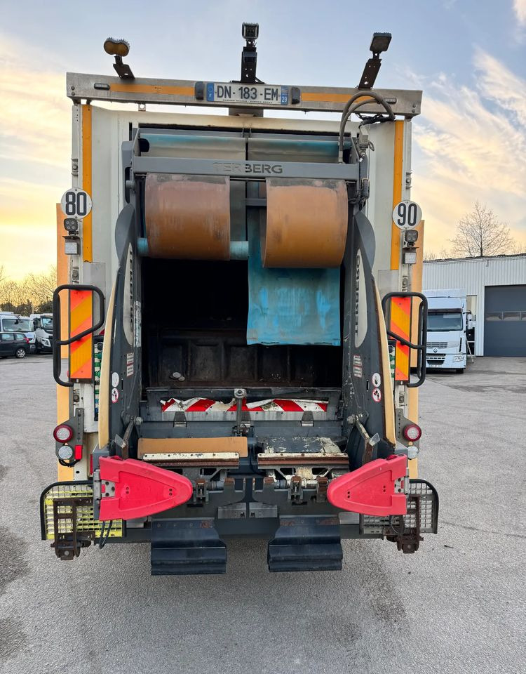 Scania P360 - Szemetesautó: 4 kép. Scania P360 - Szemetesautó: 4 kép.