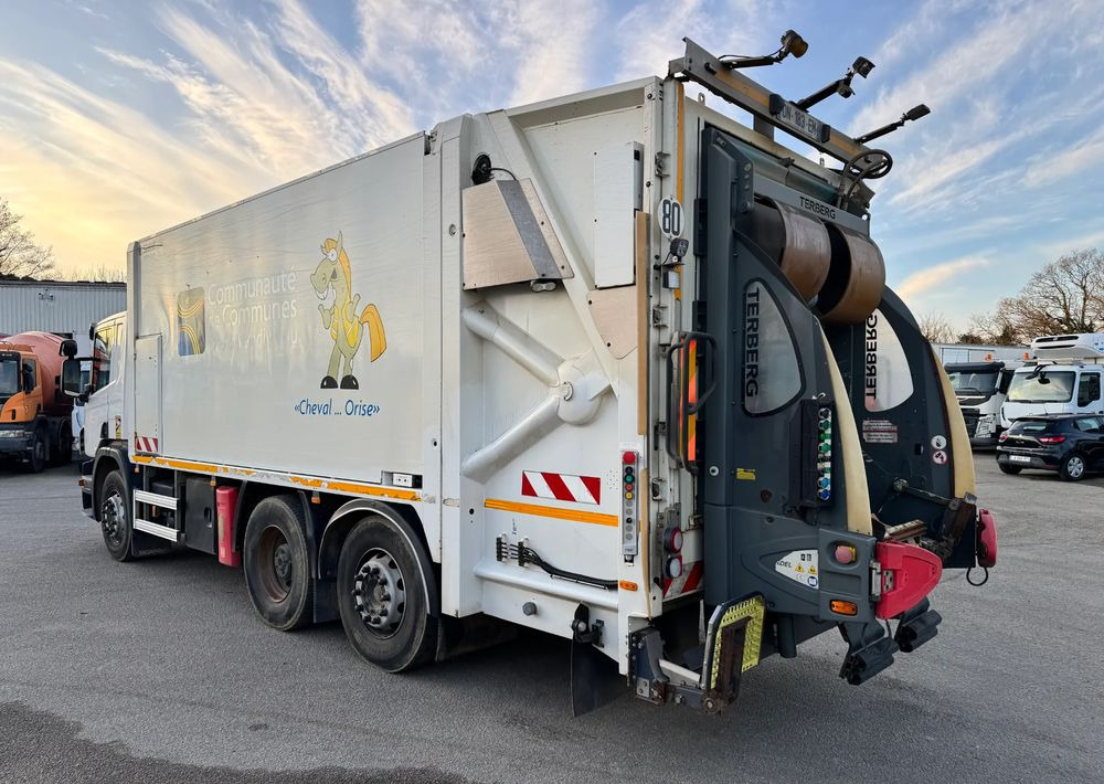 Scania P360 - Szemetesautó: 3 kép. Scania P360 - Szemetesautó: 3 kép.