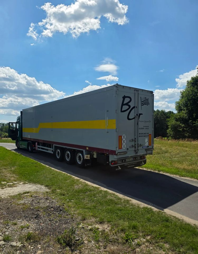 Stas S3-SZ334V - Félpótkocsi öönkihordós: 5 kép. Stas S3-SZ334V - Félpótkocsi öönkihordós: 5 kép.