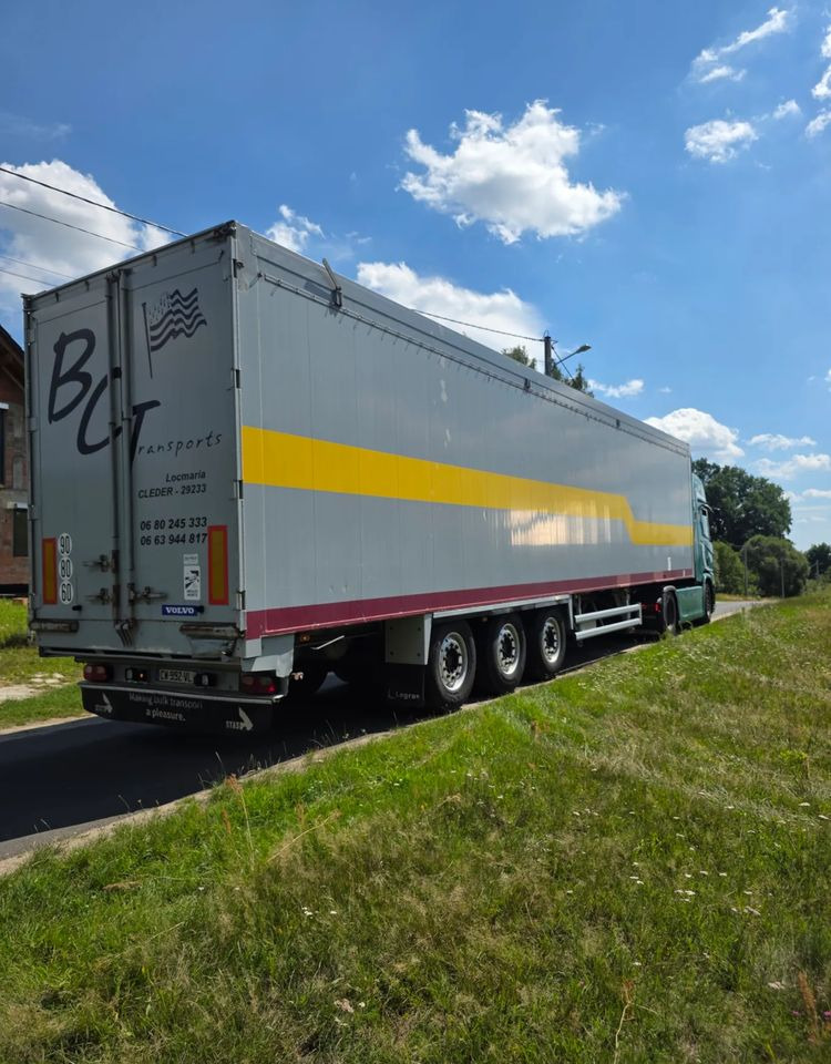 Stas S3-SZ334V - Félpótkocsi öönkihordós: 3 kép. Stas S3-SZ334V - Félpótkocsi öönkihordós: 3 kép.