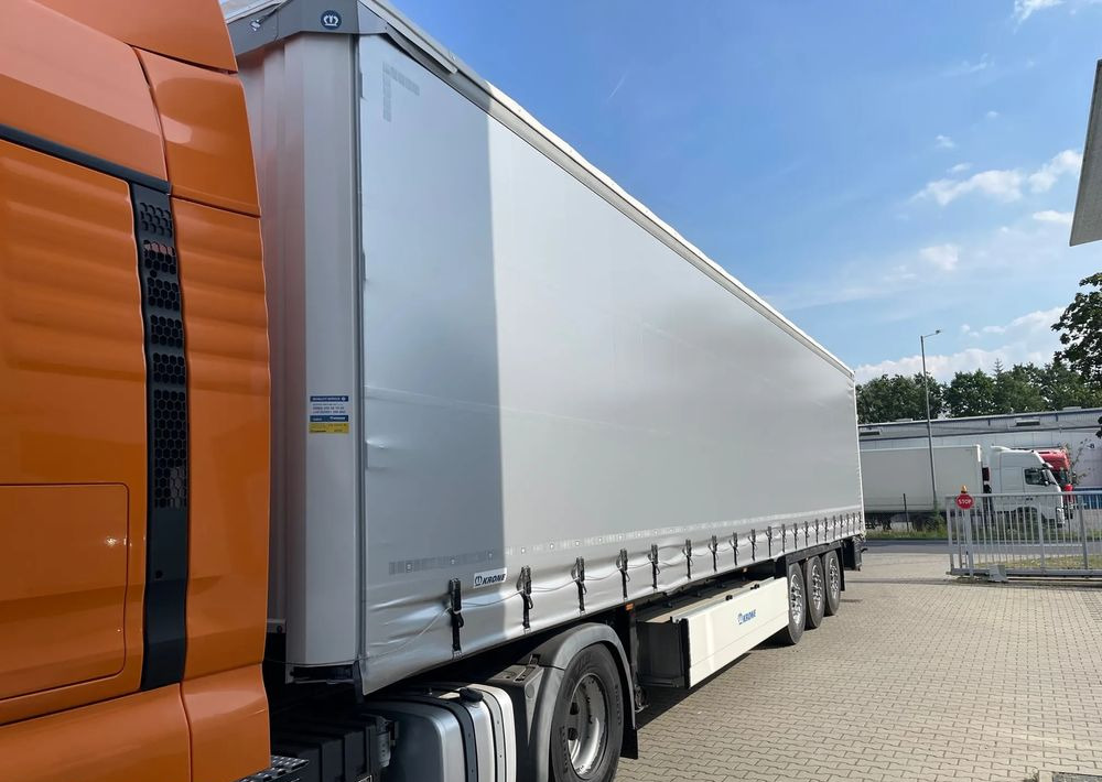 Krone SD - Ponyvás félpótkocsi: 5 kép. Krone SD - Ponyvás félpótkocsi: 5 kép.