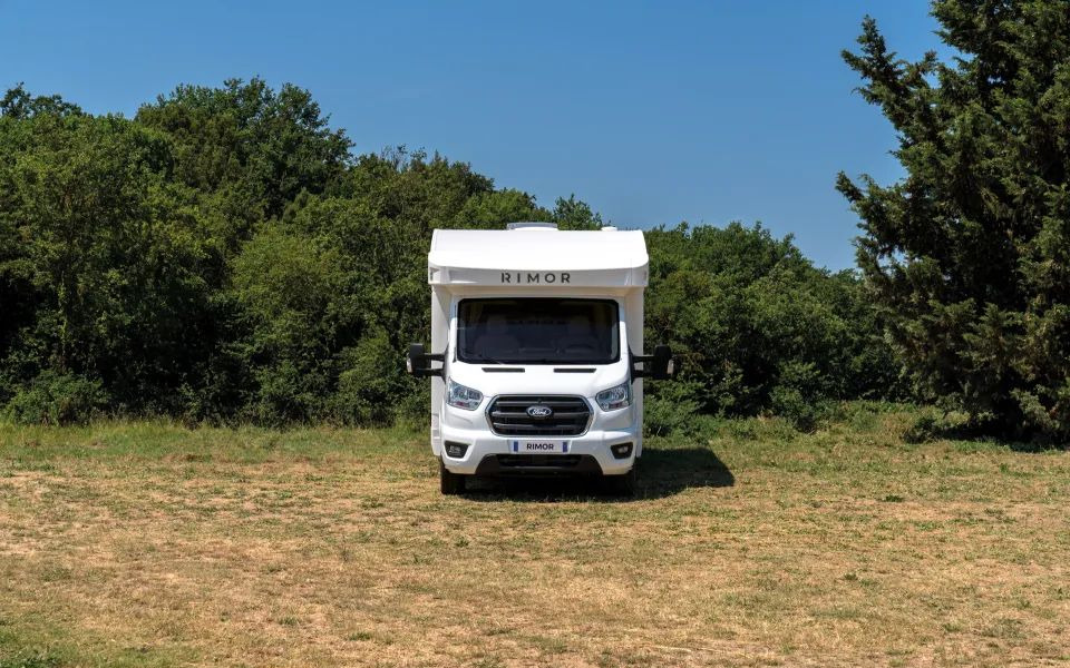 Ford Transit RIMOR KILIG 18 Plus - Lakóautó: 3 kép. Ford Transit RIMOR KILIG 18 Plus - Lakóautó: 3 kép.
