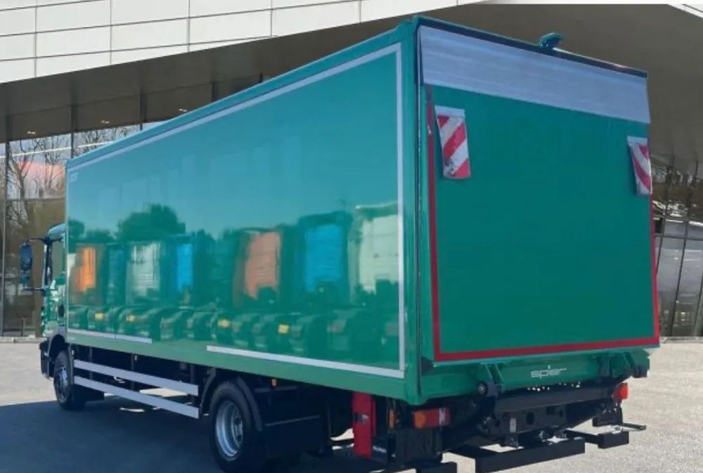 MAN TGM 15.250 - Dobozos felépítményű teherautó: 3 kép. MAN TGM 15.250 - Dobozos felépítményű teherautó: 3 kép.