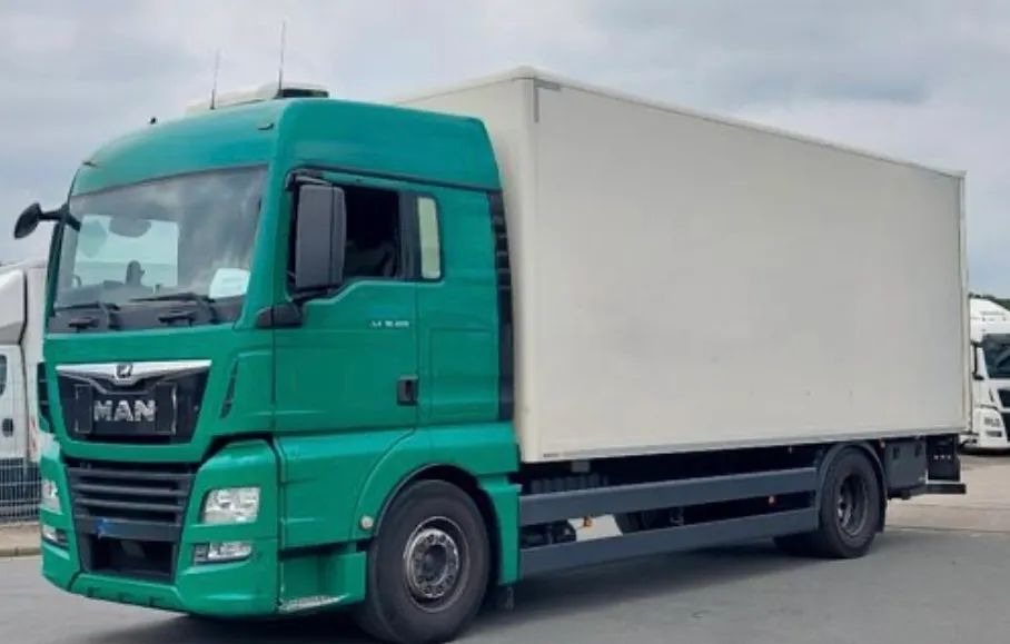 MAN TGX 18.420/ KONTENER 7,2m - Dobozos felépítményű teherautó: 1 kép. MAN TGX 18.420/ KONTENER 7,2m - Dobozos felépítményű teherautó: 1 kép.