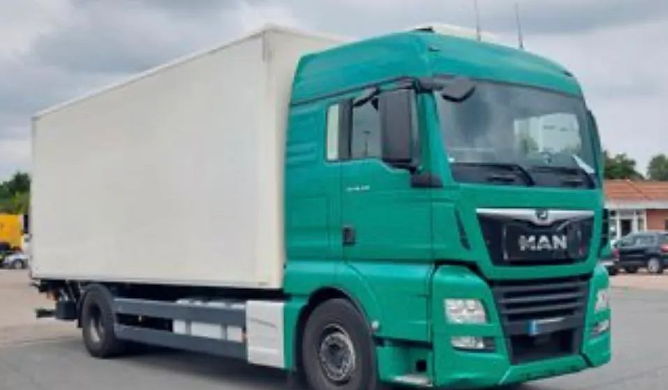 MAN TGX 18.420/ KONTENER 7,2m - Dobozos felépítményű teherautó: 2 kép. MAN TGX 18.420/ KONTENER 7,2m - Dobozos felépítményű teherautó: 2 kép.