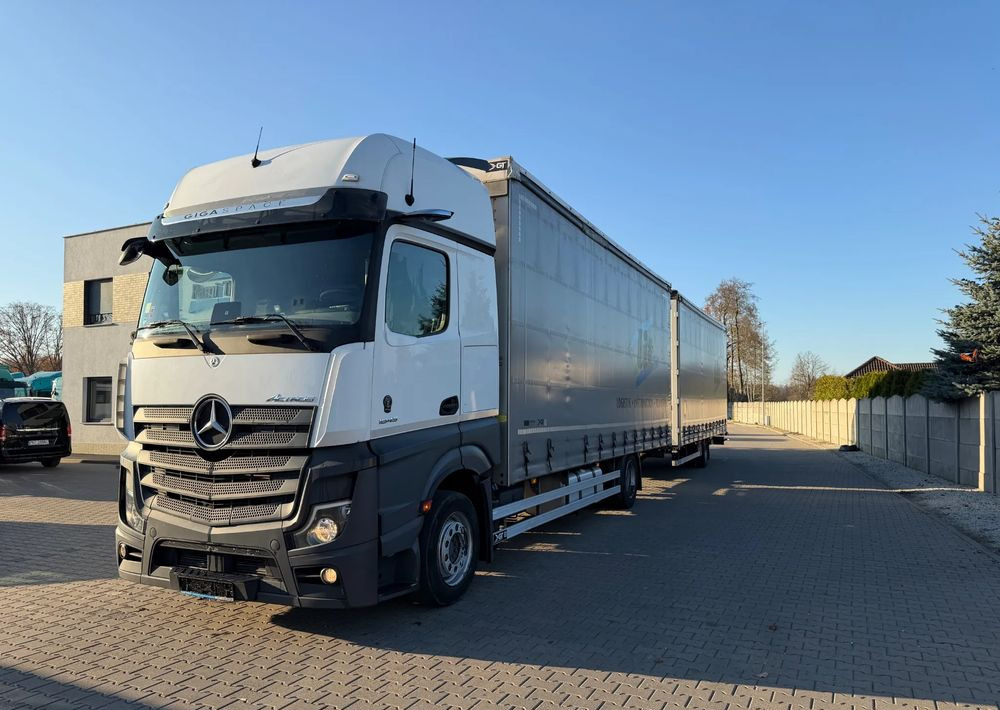 Mercedes-Benz ACTROS 1845 Zestaw przestrzenny przejazdowy120m3 - Ponyvás teherautó: 2 kép. Mercedes-Benz ACTROS 1845 Zestaw przestrzenny przejazdowy120m3 - Ponyvás teherautó: 2 kép.