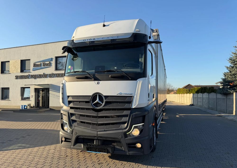 Mercedes-Benz ACTROS 1845 Zestaw przestrzenny przejazdowy120m3 - Ponyvás teherautó: 1 kép. Mercedes-Benz ACTROS 1845 Zestaw przestrzenny przejazdowy120m3 - Ponyvás teherautó: 1 kép.