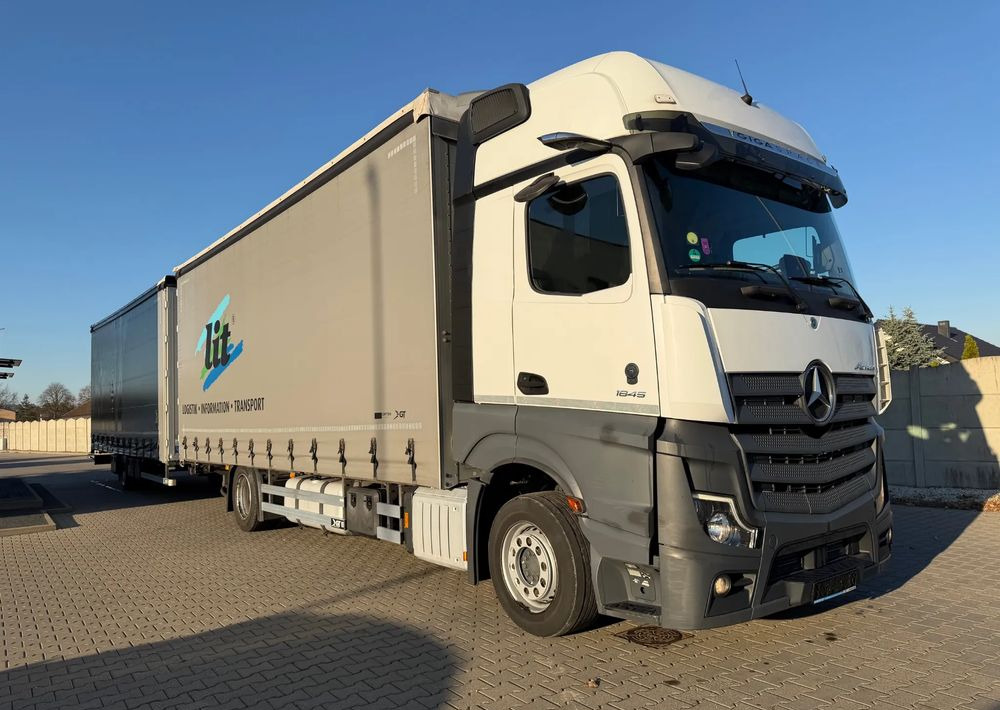 Mercedes-Benz ACTROS 1845 Zestaw przestrzenny przejazdowy120m3 - Ponyvás teherautó: 4 kép. Mercedes-Benz ACTROS 1845 Zestaw przestrzenny przejazdowy120m3 - Ponyvás teherautó: 4 kép.