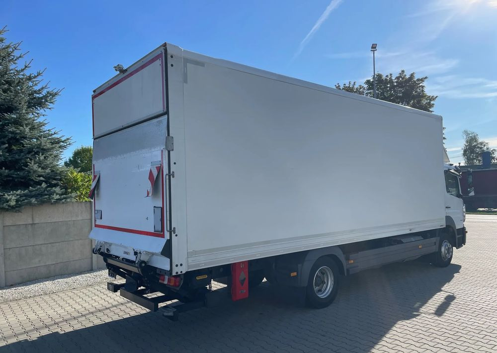 Mercedes-Benz ATEGO 1224 - Dobozos felépítményű teherautó: 5 kép. Mercedes-Benz ATEGO 1224 - Dobozos felépítményű teherautó: 5 kép.