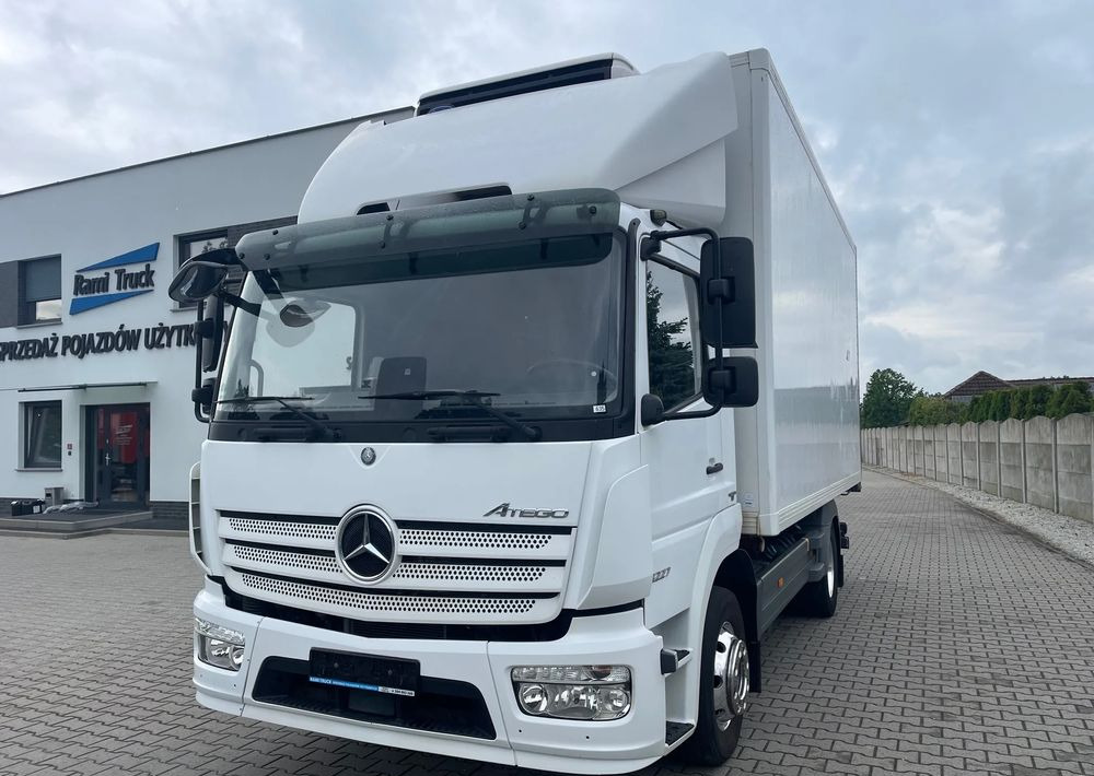 Mercedes-Benz ATEGO 1227 CHŁODNIA HAKOWA / HAKÓWKA - Hűtős teherautó: 1 kép. Mercedes-Benz ATEGO 1227 CHŁODNIA HAKOWA / HAKÓWKA - Hűtős teherautó: 1 kép.