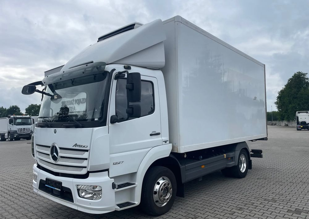 Mercedes-Benz ATEGO 1227 CHŁODNIA HAKOWA / HAKÓWKA - Hűtős teherautó: 2 kép. Mercedes-Benz ATEGO 1227 CHŁODNIA HAKOWA / HAKÓWKA - Hűtős teherautó: 2 kép.