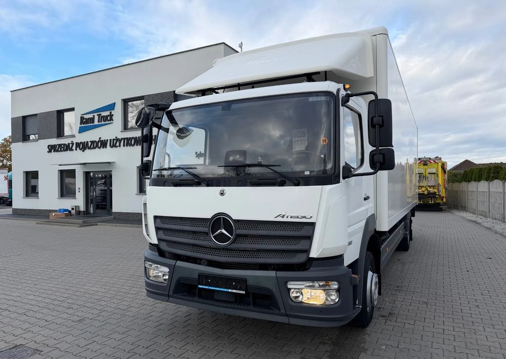Mercedes-Benz ATEGO 1318 IZOTERMA 20 PALET! - Dobozos felépítményű teherautó: 1 kép. Mercedes-Benz ATEGO 1318 IZOTERMA 20 PALET! - Dobozos felépítményű teherautó: 1 kép.