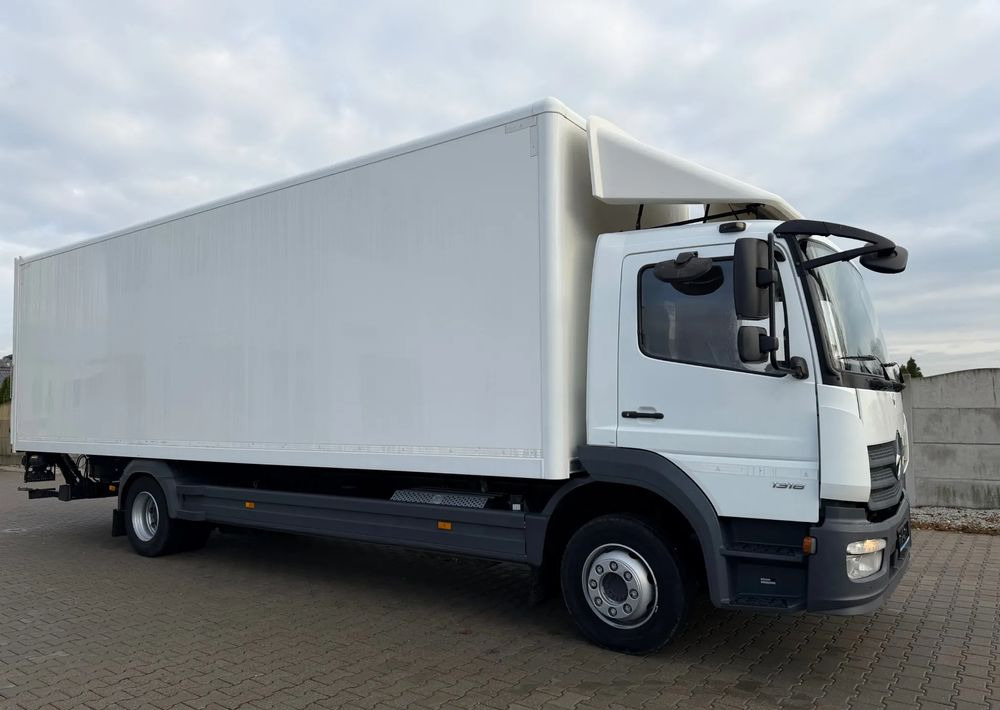 Mercedes-Benz ATEGO 1318 IZOTERMA 20 PALET! - Dobozos felépítményű teherautó: 3 kép. Mercedes-Benz ATEGO 1318 IZOTERMA 20 PALET! - Dobozos felépítményű teherautó: 3 kép.