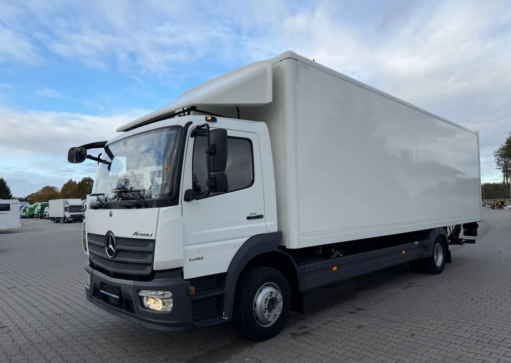 Mercedes-Benz ATEGO 1318 IZOTERMA 20 PALET! - Dobozos felépítményű teherautó: 2 kép. Mercedes-Benz ATEGO 1318 IZOTERMA 20 PALET! - Dobozos felépítményű teherautó: 2 kép.