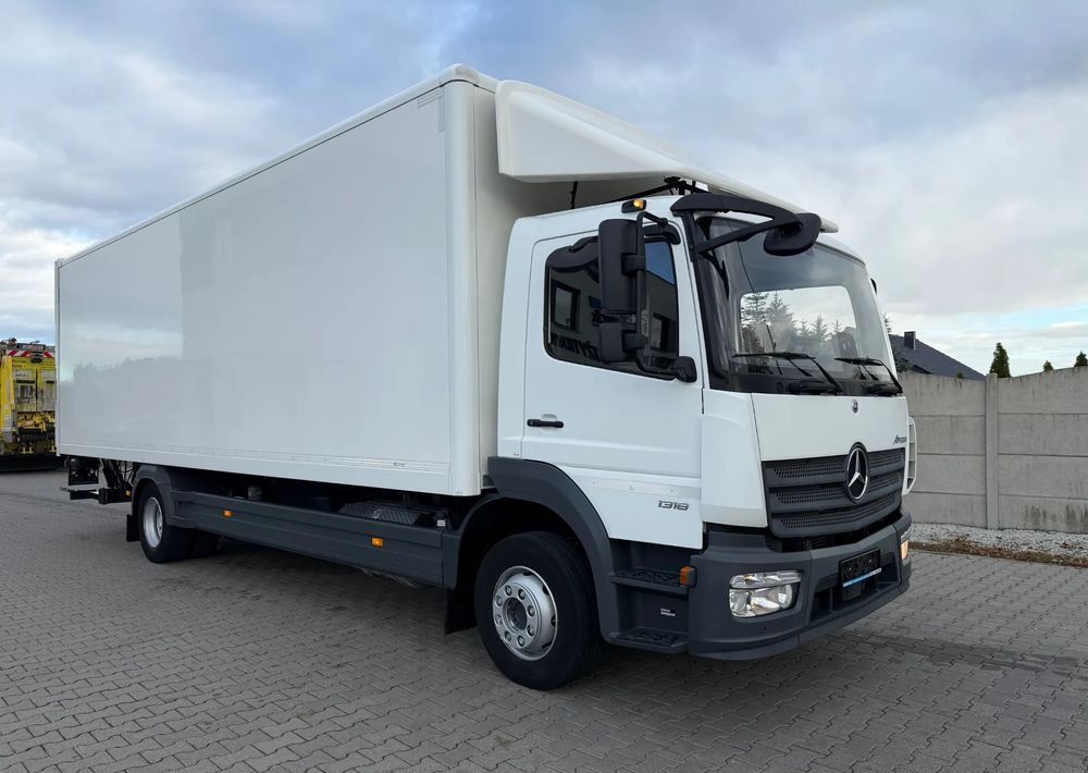 Mercedes-Benz ATEGO 1318 IZOTERMA 20 PALET! - Dobozos felépítményű teherautó: 3 kép. Mercedes-Benz ATEGO 1318 IZOTERMA 20 PALET! - Dobozos felépítményű teherautó: 3 kép.