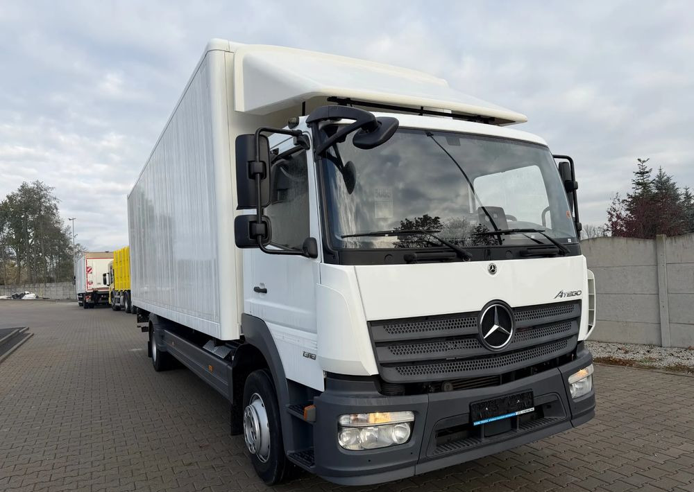 Mercedes-Benz ATEGO 1318 IZOTERMA 20 PALET! - Dobozos felépítményű teherautó: 4 kép. Mercedes-Benz ATEGO 1318 IZOTERMA 20 PALET! - Dobozos felépítményű teherautó: 4 kép.