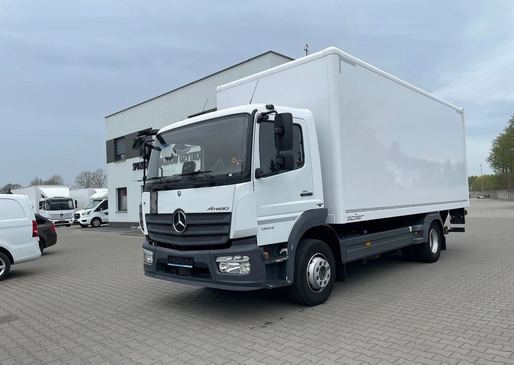 Mercedes-Benz ATEGO 1324, 15 EUROPALET, ŁADOWNOŚĆ 7,5 T - Dobozos felépítményű teherautó: 1 kép. Mercedes-Benz ATEGO 1324, 15 EUROPALET, ŁADOWNOŚĆ 7,5 T - Dobozos felépítményű teherautó: 1 kép.