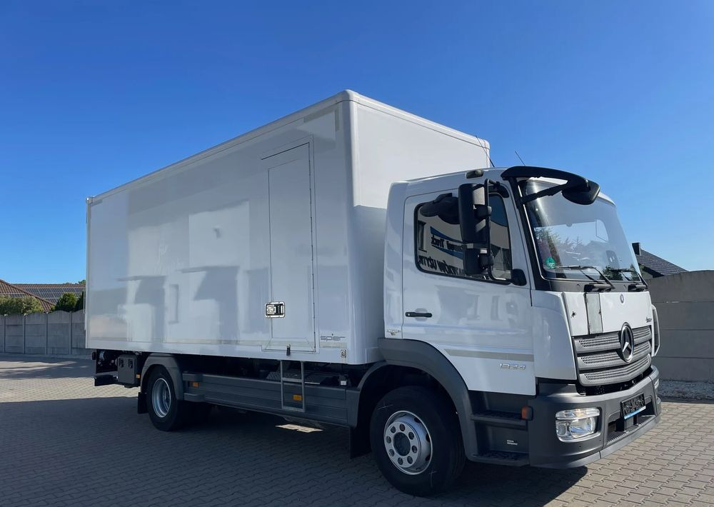 Mercedes-Benz ATEGO 1324, 15 EUROPALET, ŁADOWNOŚĆ 7,5 T - Dobozos felépítményű teherautó: 5 kép. Mercedes-Benz ATEGO 1324, 15 EUROPALET, ŁADOWNOŚĆ 7,5 T - Dobozos felépítményű teherautó: 5 kép.