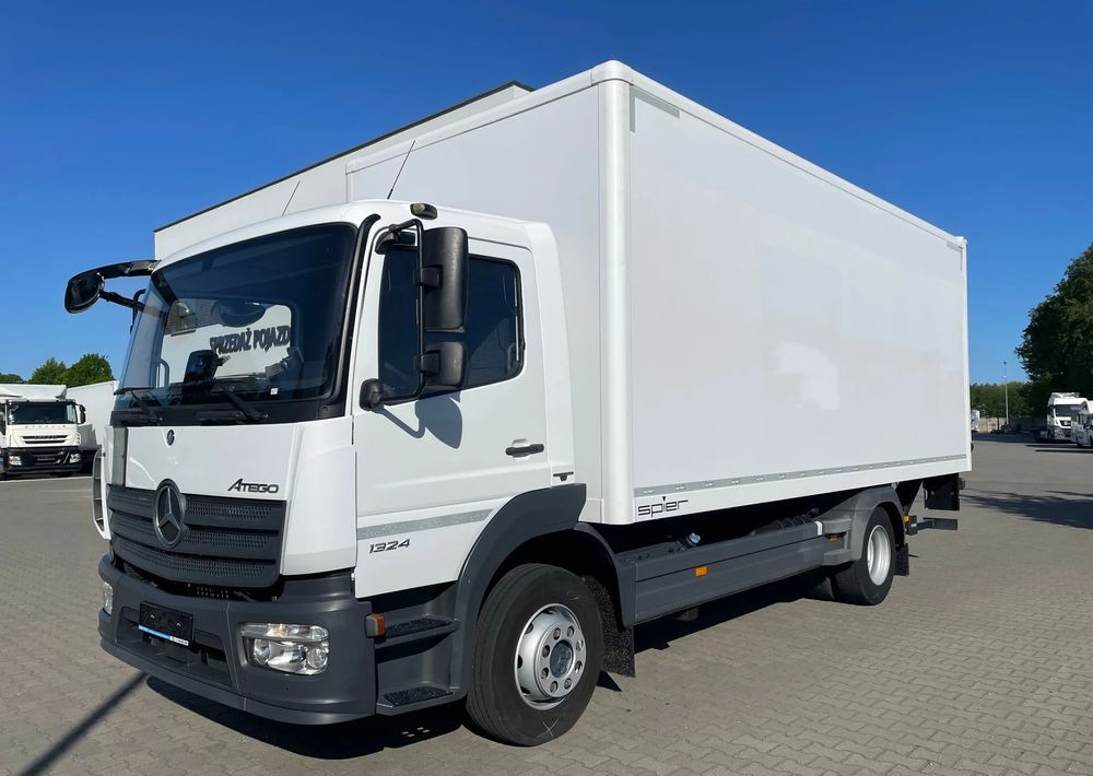 Mercedes-Benz ATEGO 1324, 15 EUROPALET, ŁADOWNOŚĆ 7,5 T - Dobozos felépítményű teherautó: 2 kép. Mercedes-Benz ATEGO 1324, 15 EUROPALET, ŁADOWNOŚĆ 7,5 T - Dobozos felépítményű teherautó: 2 kép.