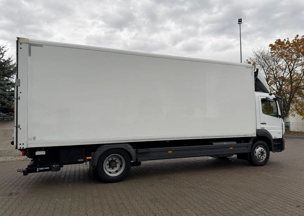 Mercedes-Benz ATEGO 1524 - Dobozos felépítményű teherautó: 5 kép. Mercedes-Benz ATEGO 1524 - Dobozos felépítményű teherautó: 5 kép.