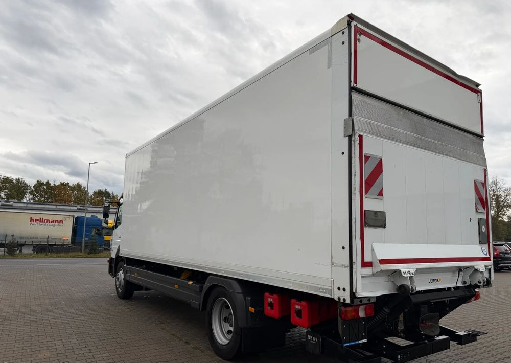 Mercedes-Benz ATEGO 1524 - Dobozos felépítményű teherautó: 3 kép. Mercedes-Benz ATEGO 1524 - Dobozos felépítményű teherautó: 3 kép.