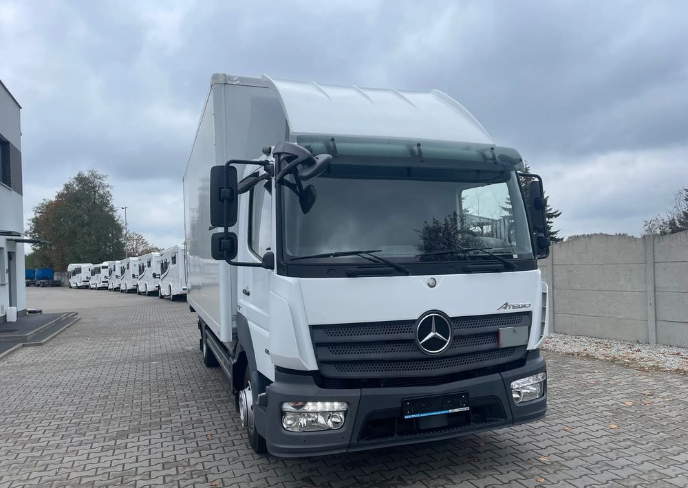 Mercedes-Benz ATEGO 816 DMC 8600 kg - Dobozos felépítményű teherautó: 2 kép. Mercedes-Benz ATEGO 816 DMC 8600 kg - Dobozos felépítményű teherautó: 2 kép.