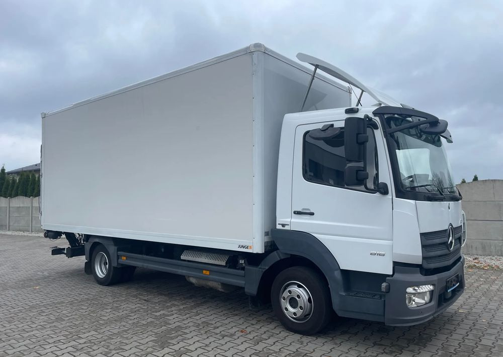 Mercedes-Benz ATEGO 816 DMC 8600 kg - Dobozos felépítményű teherautó: 3 kép. Mercedes-Benz ATEGO 816 DMC 8600 kg - Dobozos felépítményű teherautó: 3 kép.