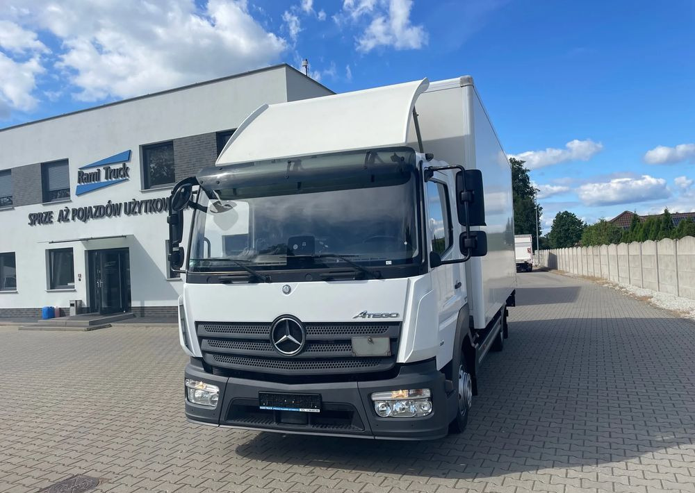 Mercedes-Benz ATEGO 816 ,ładowność 3,1 tony! - Dobozos felépítményű teherautó: 2 kép. Mercedes-Benz ATEGO 816 ,ładowność 3,1 tony! - Dobozos felépítményű teherautó: 2 kép.