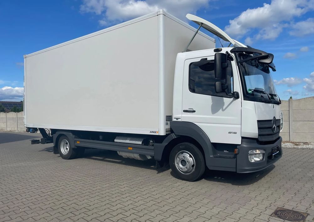 Mercedes-Benz ATEGO 816 ,ładowność 3,1 tony! - Dobozos felépítményű teherautó: 4 kép. Mercedes-Benz ATEGO 816 ,ładowność 3,1 tony! - Dobozos felépítményű teherautó: 4 kép.