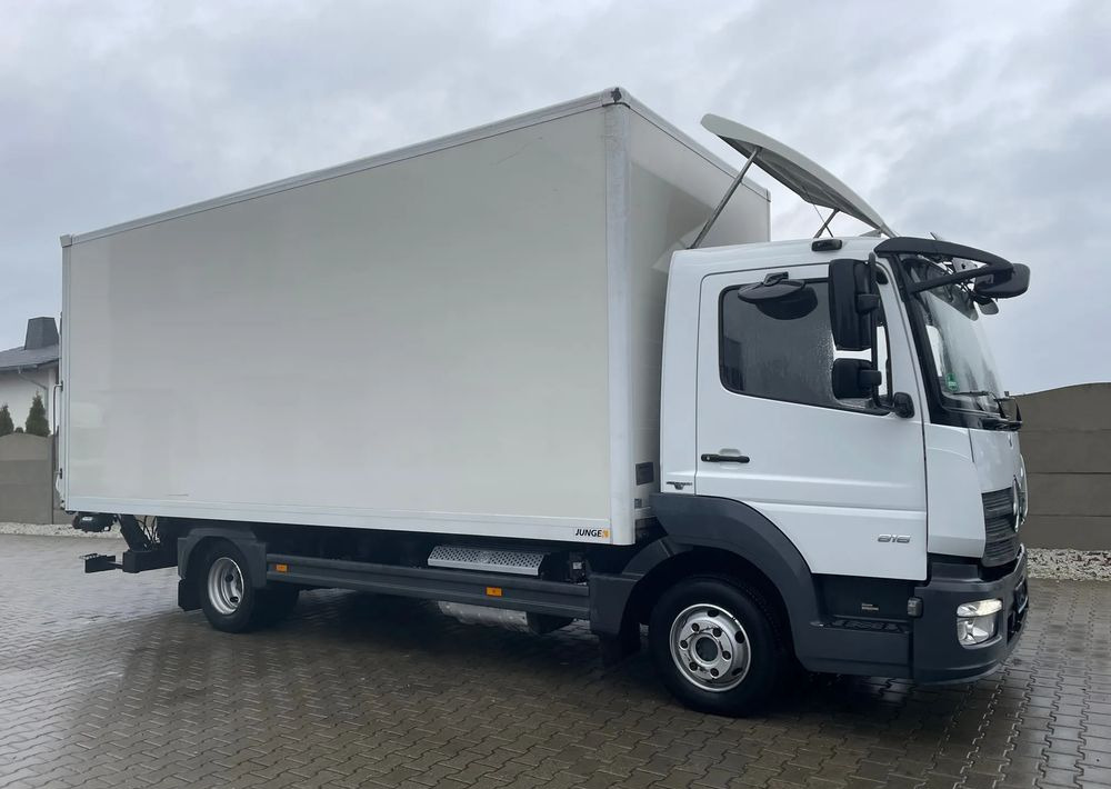 Mercedes-Benz ATEGO 816,ładowność 3 tony! - Dobozos felépítményű teherautó: 4 kép. Mercedes-Benz ATEGO 816,ładowność 3 tony! - Dobozos felépítményű teherautó: 4 kép.