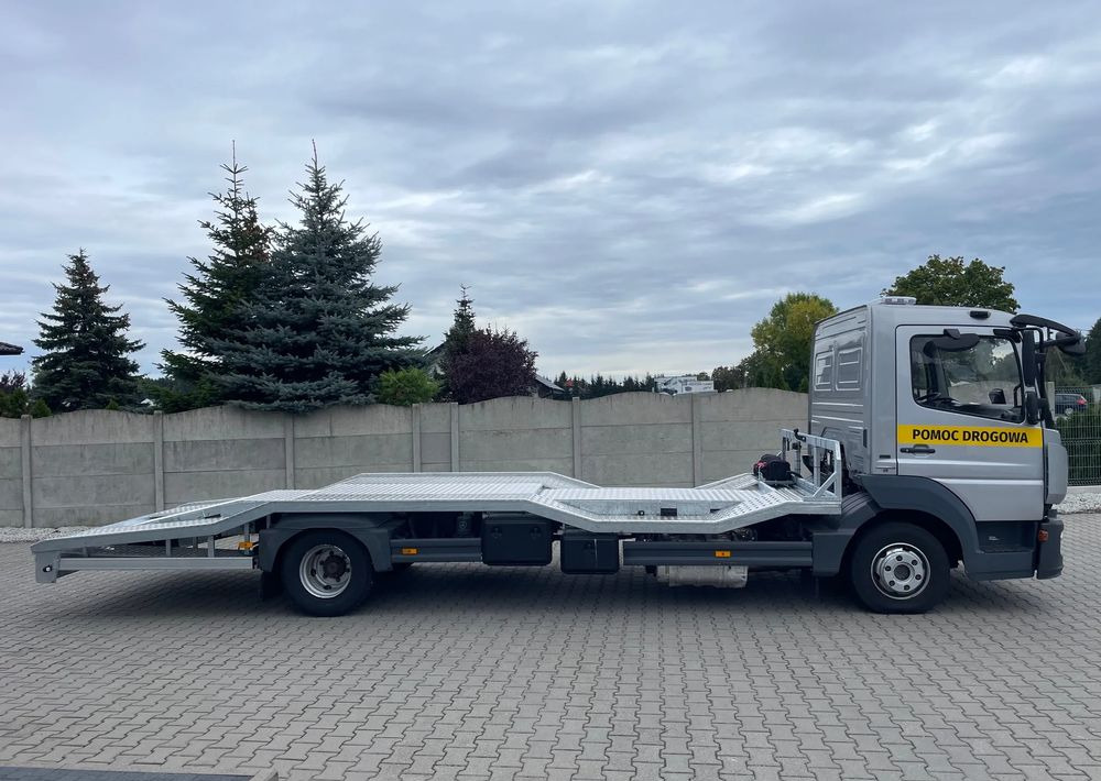Mercedes-Benz ATEGO 818 Auto Pomoc! - Vontató: 3 kép. Mercedes-Benz ATEGO 818 Auto Pomoc! - Vontató: 3 kép.