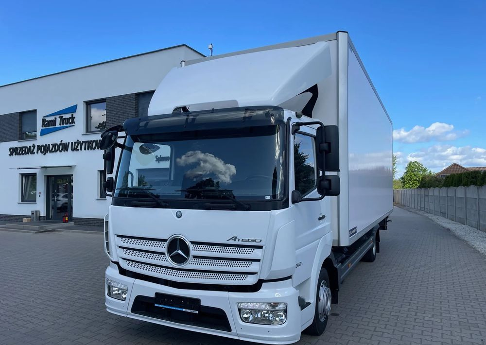 Mercedes-Benz ATEGO 818, IZOTERMA OGRZEWANA! - Dobozos felépítményű teherautó: 1 kép. Mercedes-Benz ATEGO 818, IZOTERMA OGRZEWANA! - Dobozos felépítményű teherautó: 1 kép.