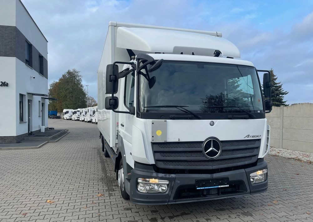 Mercedes-Benz ATEGO 818 klima, pneumatyka! - Dobozos felépítményű teherautó: 3 kép. Mercedes-Benz ATEGO 818 klima, pneumatyka! - Dobozos felépítményű teherautó: 3 kép.