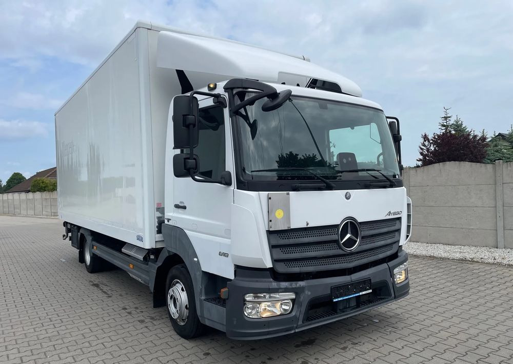 Mercedes-Benz ATEGO 818 klima, pneumatyka! - Dobozos felépítményű teherautó: 3 kép. Mercedes-Benz ATEGO 818 klima, pneumatyka! - Dobozos felépítményű teherautó: 3 kép.