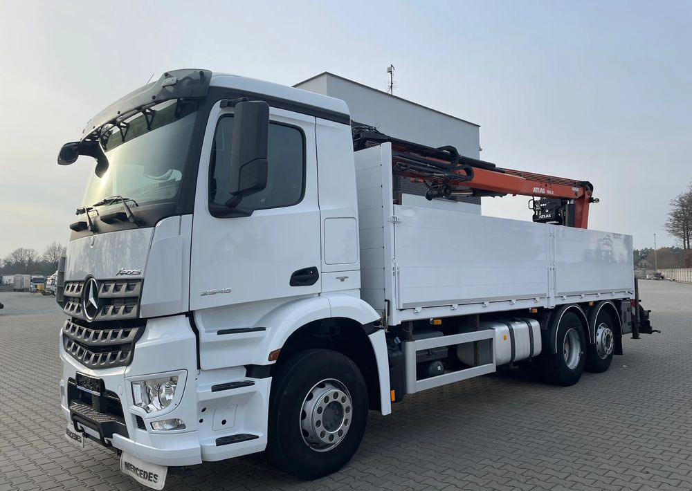 Mercedes-Benz Arocs 2545, HDS ATLAS 186.3 - PILOT - Platós teherautó: 2 kép. Mercedes-Benz Arocs 2545, HDS ATLAS 186.3 - PILOT - Platós teherautó: 2 kép.