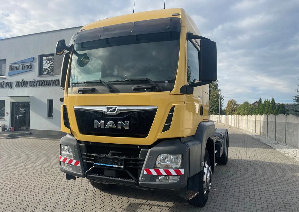 MAN TGS 18.460, HydroDrive, 4x4 - Nyergesvontató: 1 kép. MAN TGS 18.460, HydroDrive, 4x4 - Nyergesvontató: 1 kép.