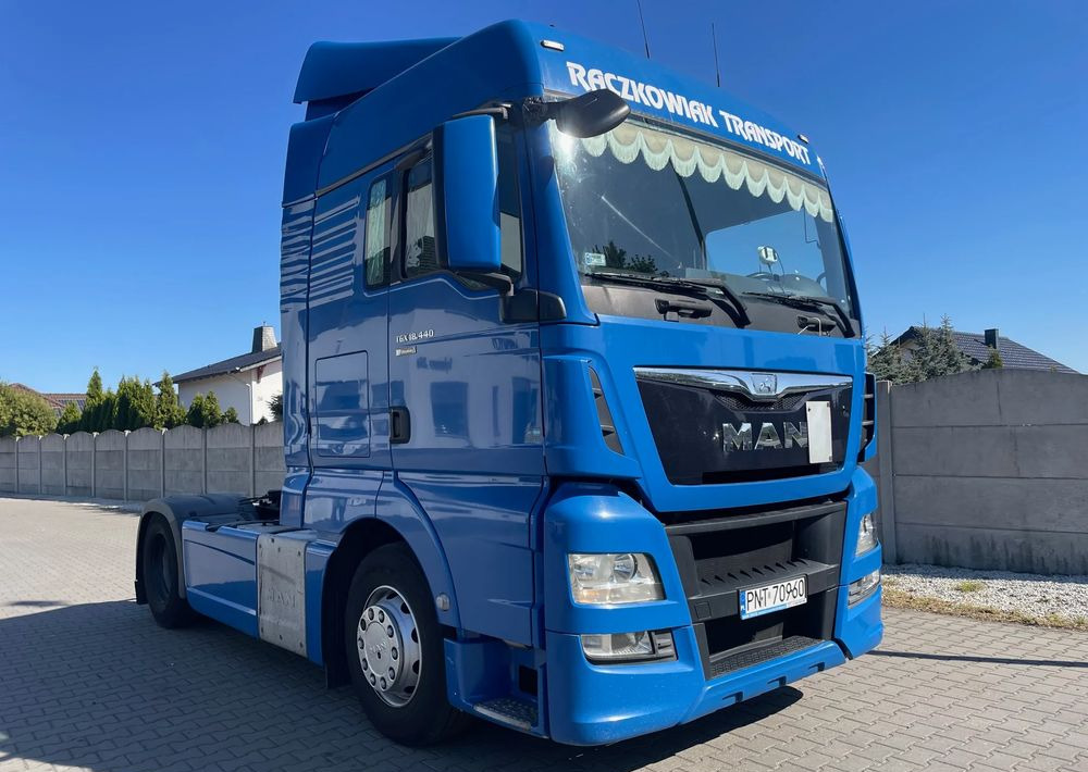 MAN TGX XLX18.440 - Nyergesvontató: 3 kép. MAN TGX XLX18.440 - Nyergesvontató: 3 kép.