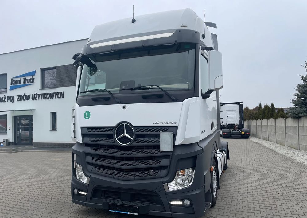 Mercedes-Benz ACTROS 1845, Mega, Gigaspace, Salonka! - Nyergesvontató: 1 kép. Mercedes-Benz ACTROS 1845, Mega, Gigaspace, Salonka! - Nyergesvontató: 1 kép.