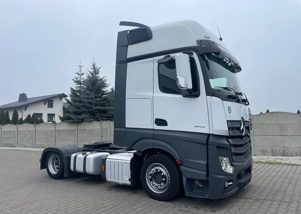 Mercedes-Benz ACTROS 1845, Mega, Gigaspace, Salonka! - Nyergesvontató: 3 kép. Mercedes-Benz ACTROS 1845, Mega, Gigaspace, Salonka! - Nyergesvontató: 3 kép.