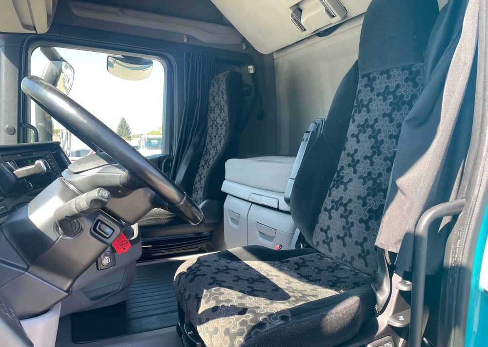 Nyergesvontató Scania R450 LowDeck, Mega: 13 kép.