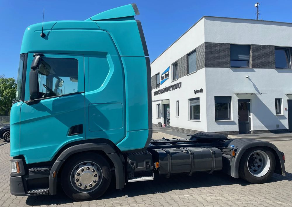 Nyergesvontató Scania R450 LowDeck, Mega: 10 kép.