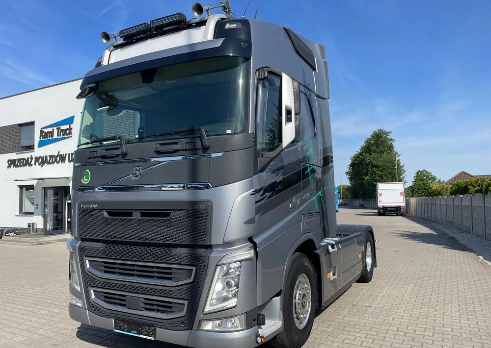 Volvo FH 460 - Nyergesvontató: 1 kép. Volvo FH 460 - Nyergesvontató: 1 kép.